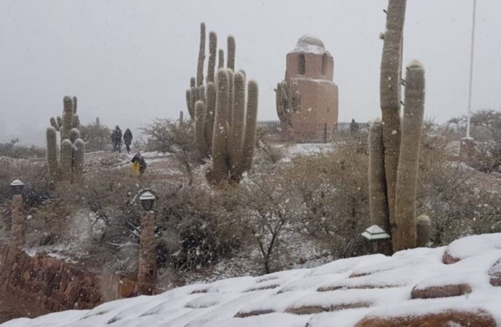 Humahuaca espléndida, vestida de blanco y con mucho turismo