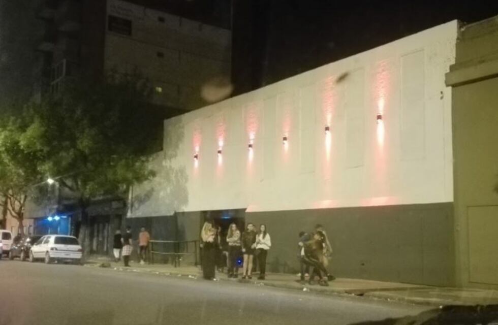 Temor por una ráfaga de disparos contra un conocido boliche de Pichincha