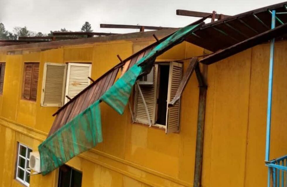 Voladura de techos en viviendas del barrio Guacurarí