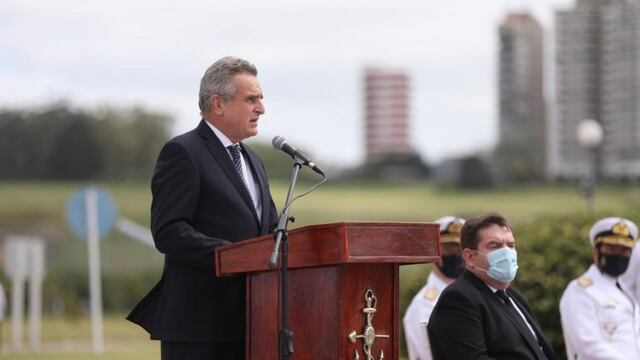 Agustín Rossi en Mar del Plata en el homenaje por el ARA San Juan (Foto: Ministerio de Defensa)