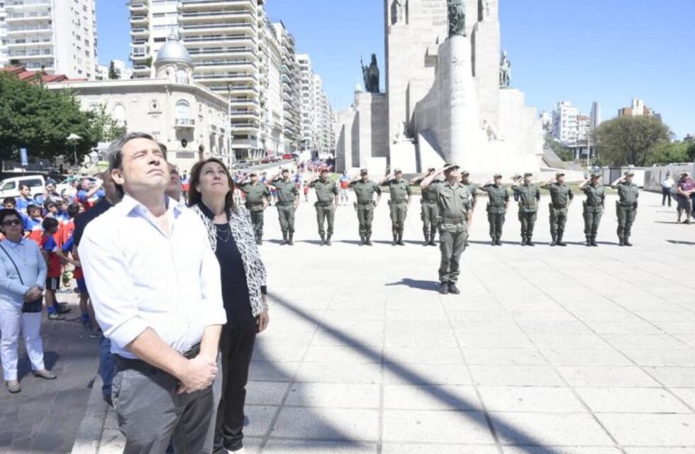 Homenajearon a los tripulantes del ARA San Juan frente al Monumento a la Bandera
