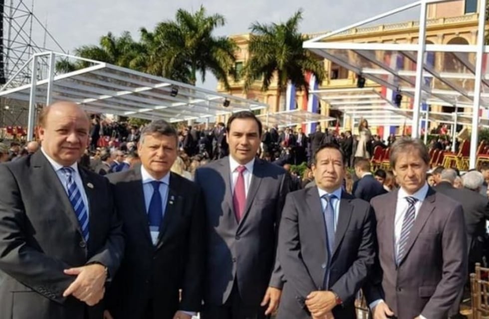 Valdés participó de la asunción del presidente de Paraguay