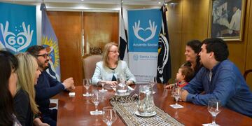 Gobernadora se reunió con investigadores que restituyeron material fósil a la provincia