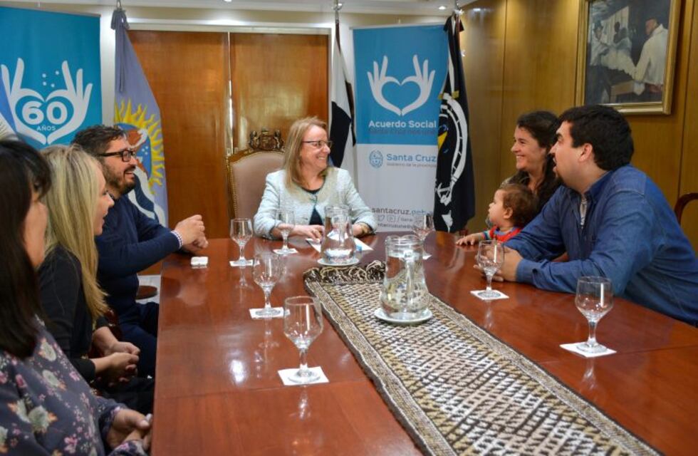 Gobernadora se reunió con investigadores que restituyeron material fósil a la provincia