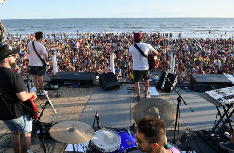 Iván Noble cerró enero con un recital gratuito en Monte Hermoso