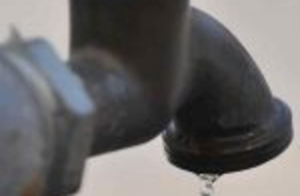 Rotura de caño deja sin agua a varios barrios de Córdoba