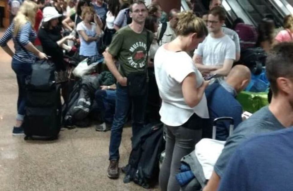 Vuelos en Iguazú complicados por demoras y cancelaciones en Aeroparque y Ezeiza