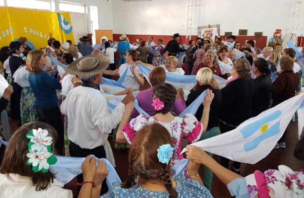 La Universidad de la Tercera Edad concretó un colorido fogón criollo
