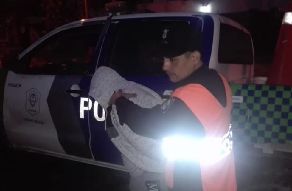Tenía arresto domiciliario en Bahía blanca pero estaba paseando por una plaza de Punta Alta