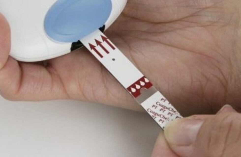La Anmat prohibió dos productos para medir la glucosa en sangre