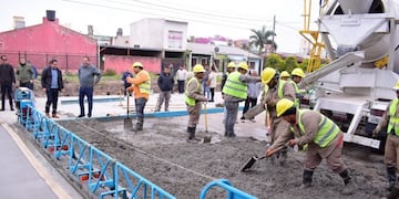 Continúa con el asfaltado de varias calles en los barrios de la ciudad
