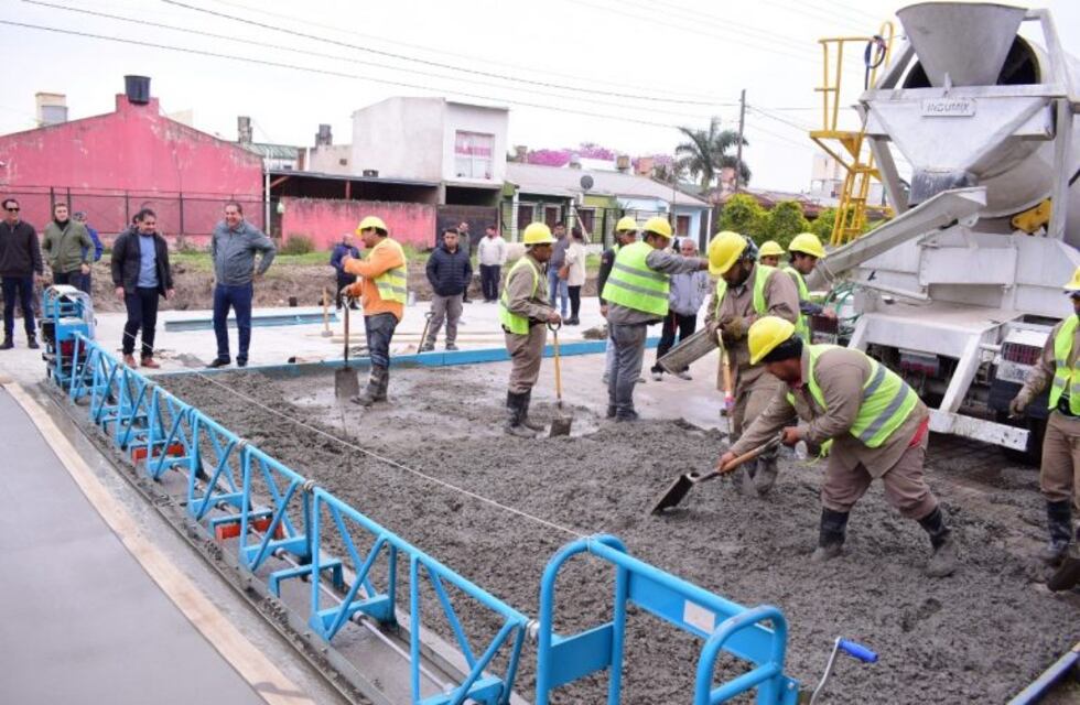 Continúan trabajando con el asfalto en varios barrios de la ciudad