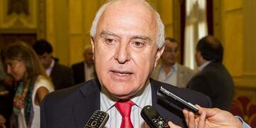 Lifschitz confirmó que se activa la cláusula gatillo con el sueldo de enero para los estatales provinciales\u002E (Archivo)