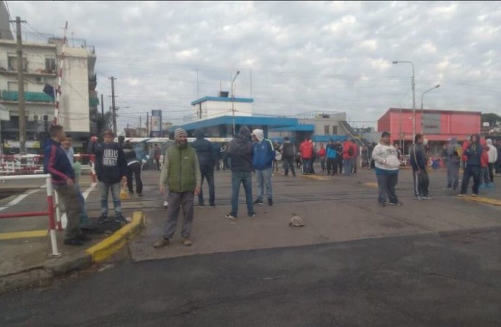 Tercerizados del Sarmiento levantaron el corte de vías