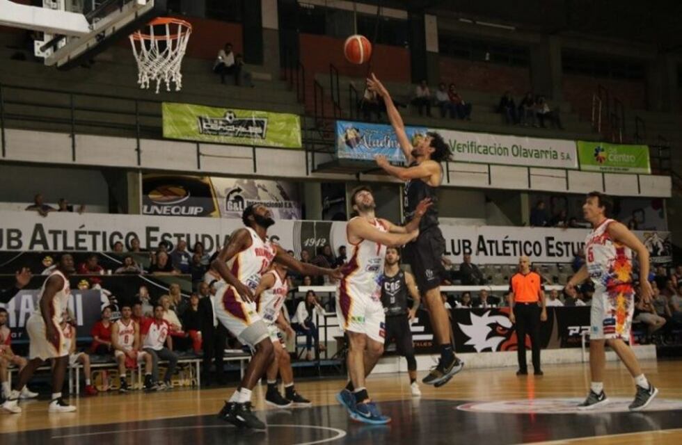 El Rocamora de Manuel Olocco perdió ante Estudiantes de Olavarría