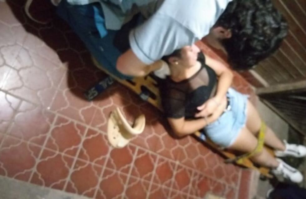 Una joven cayó de un balcón en una fiesta