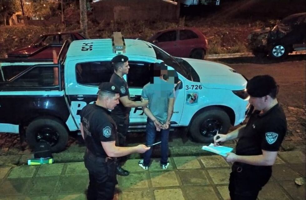 Amenazaba a los transeúntes a punta de tijeras y terminó detenido