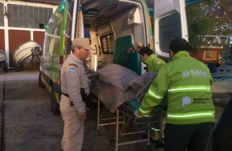 Prefectura rescató a un hombre atascado en el arroyo Yaguarón