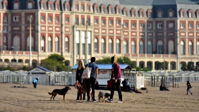 Este martes 2.574 personas recibieron el alta. (web)