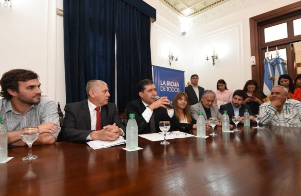 Casas anunció el pase a planta de todos los trabajadores PIL