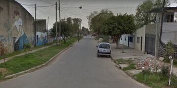 El hombre fue hallado a metros de su casa en zona oeste\u002E