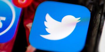 This Wednesday, April 26, 2017, photo shows the Twitter app on a smartphone in Philadelphia\u002E Twitter Inc\u002E reports earnings, Thursday, July 27, 2017\u002E (AP Photo/Matt Rourke)