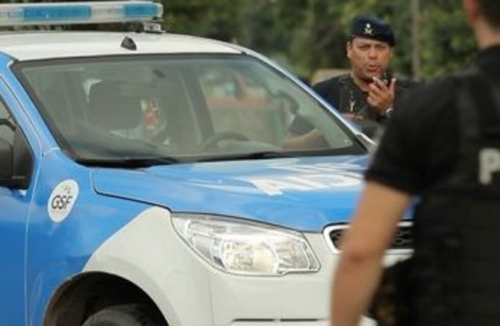 Imputaron a una mujer policía por robar una heladería