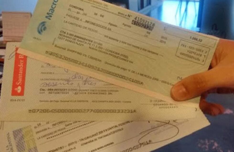 Encontró $18 mil en cheques y los devolvió