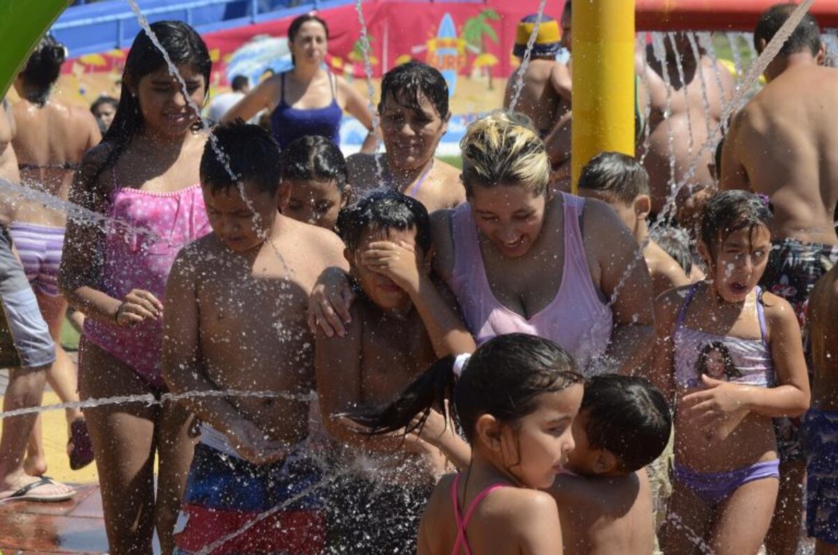 DYN06, BUENOS AIRES 26/02/2017, CONTINUA EL ALERTA ROJO POR EL CALOR ENnCAPITAL Y LA TERMICA SUPERO LOS 31 GRADOS. FOTO: DYN/JAVIER BRUSCO.