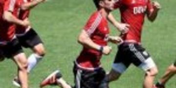 Mora y Andrade pican en punta para reemplazar a D'Alessandro.