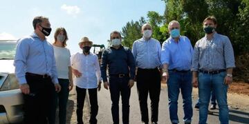 El Gobernador entregó subsidio en Alem y supervisó obras de asfaltado en Almafuerte