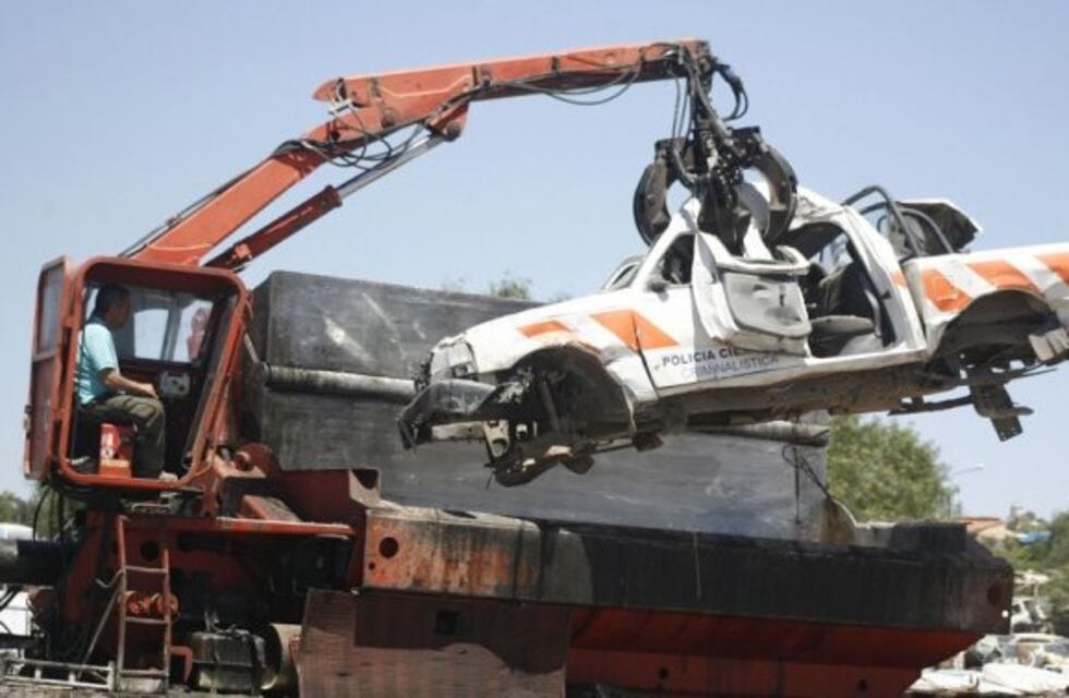 Más de 1.600 vehículos de la playa San Agustín van a desguace
