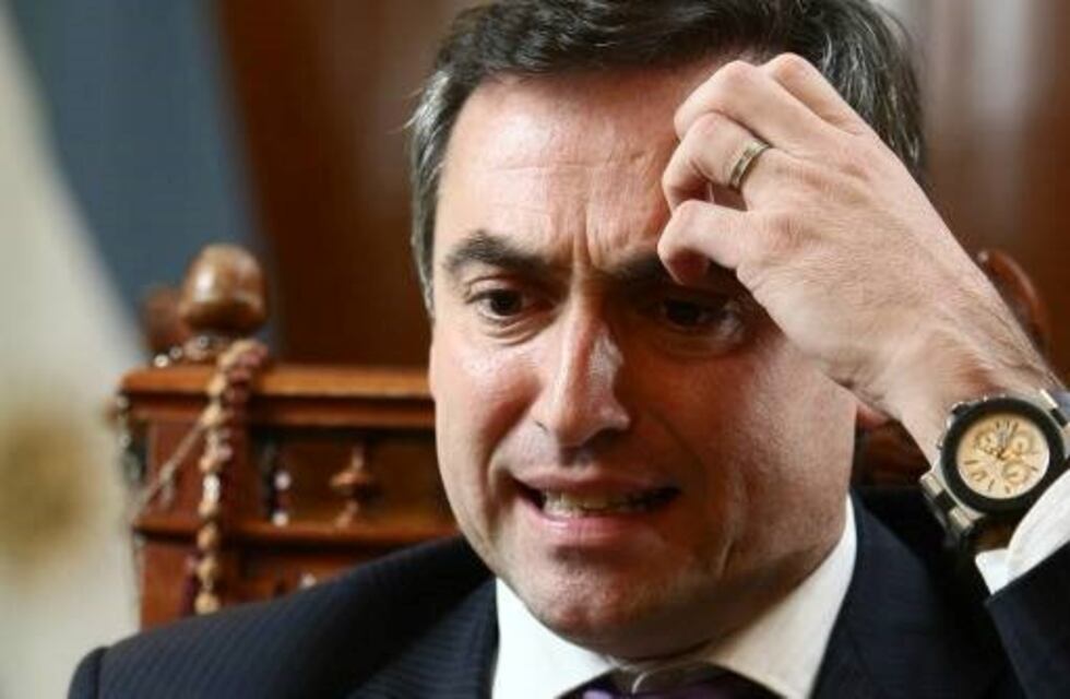 Mestre evalúa retiros voluntarios para personal con carpeta médica