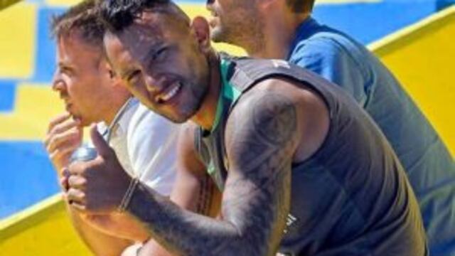 Walter Montoya mira la pru00e1ctica desde la tribuna