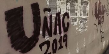 Algunas de las pintadas que aparecieron en las calles bonaerenses\u002E