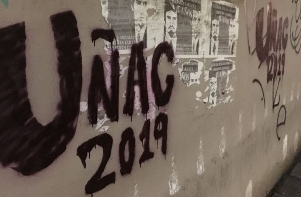Aparecieron pintadas que postulan a Uñac a la presidencia de 2019