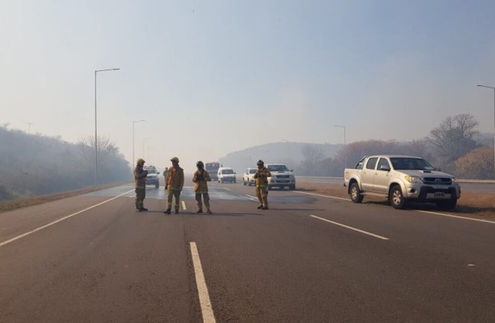 Bomberos controlaron el incendio forestal en Malagueño