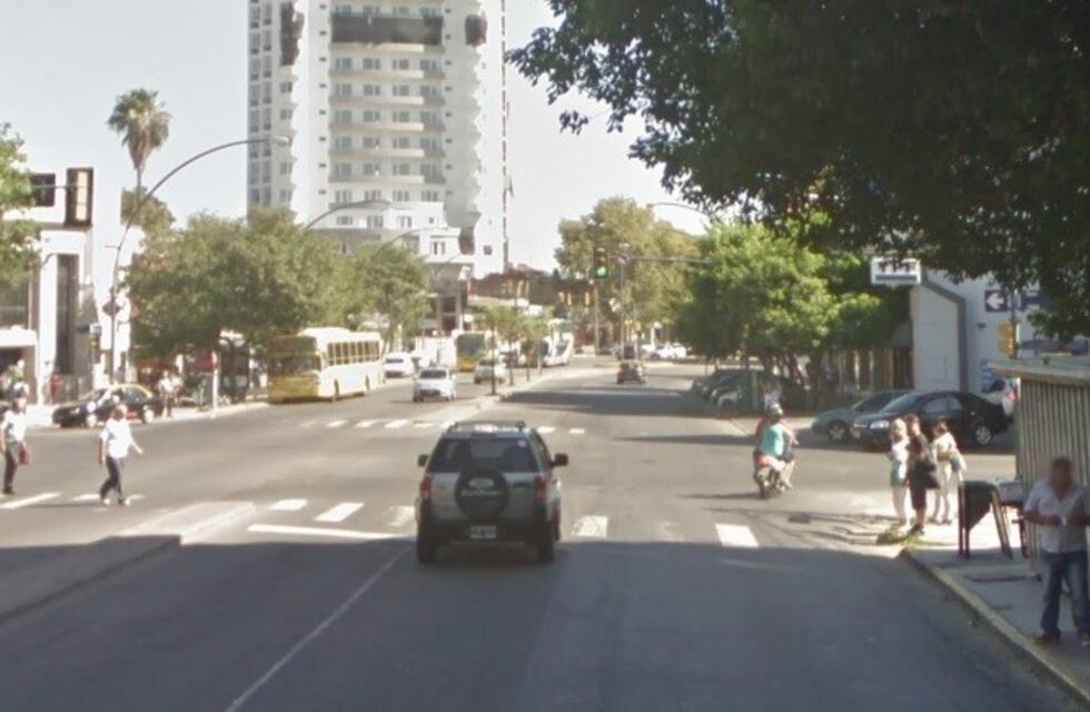 Llevaban arrastrando una moto por Arroyito y cuando los pararon resultó que la estaban robando