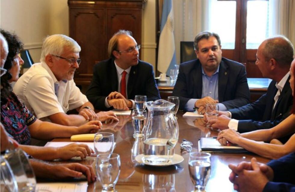 Santa Fe activará la cláusula gatillo para los sueldos estatales de junio y julio