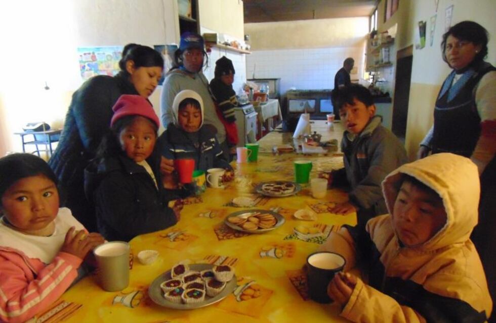 Con una radio digital buscan comunicar a los chicos de las escuelas de montaña