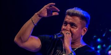 Wally Mercado afrontó el lindo desafío de cantar clásicos del rock, en versión Sabroso (foto: Facebook Sabroso)\u002E