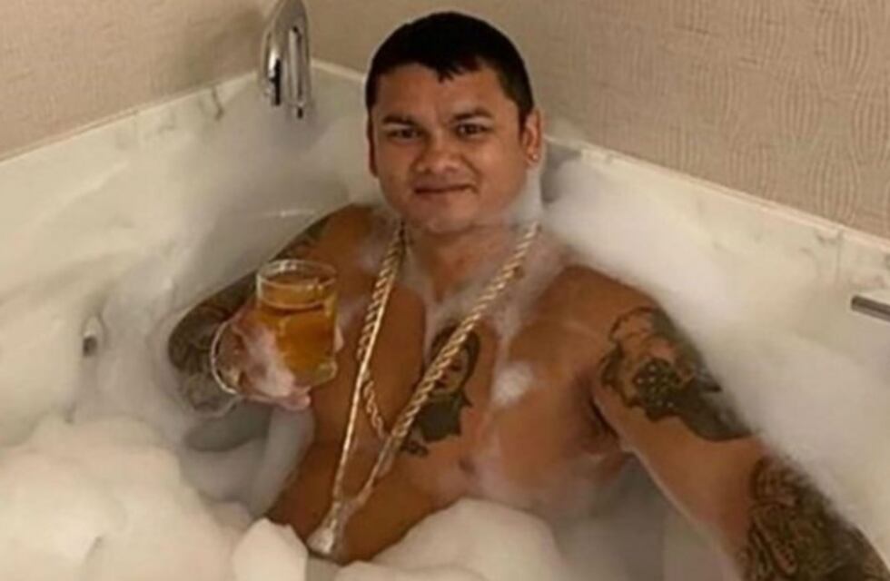 El "Chino" Maidana se filmó encendiendo un habano con 100 dólares