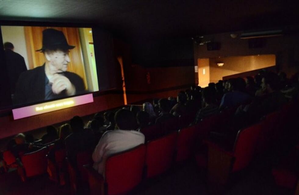 Reinauguraron el mítico Cine Cosmos