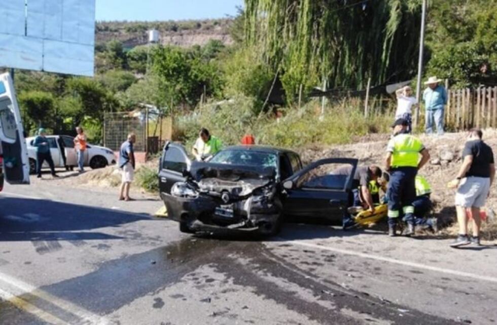 Fuerte choque frontal en la ruta a Chile