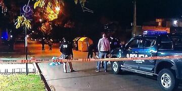 El supuesto homicidio se registró sobre Dorrego y Blanqué\u002E (@radio2rosario)