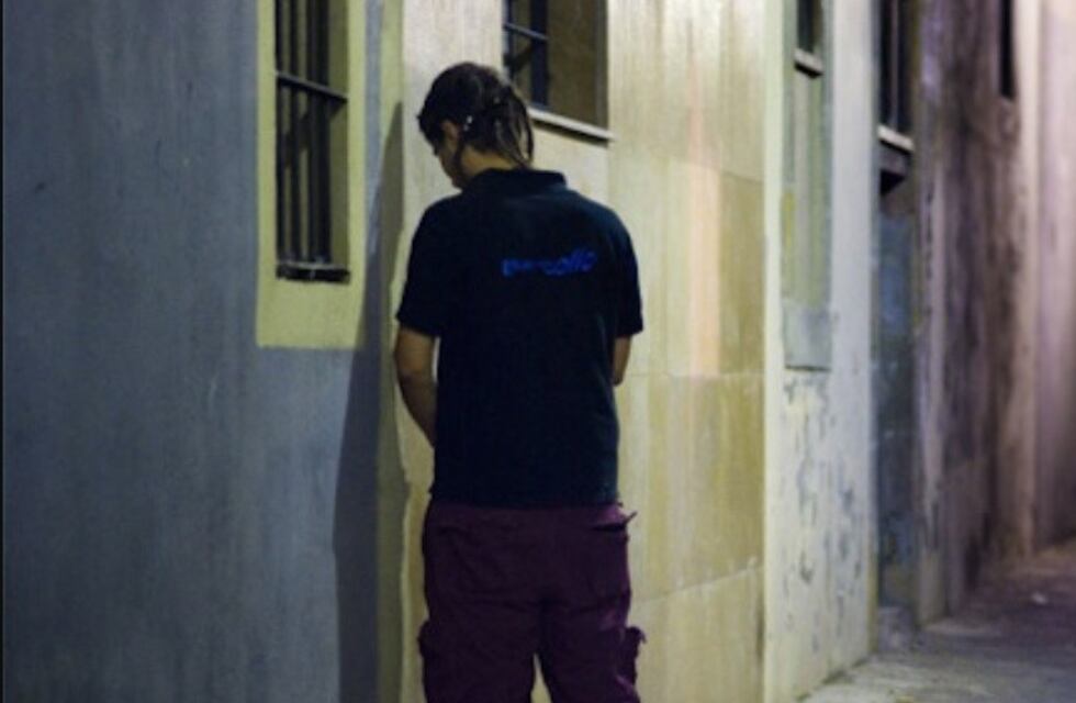 Curioso fallo rechazó resarcimiento a joven que se electrocutó cuando orinó en una obra en construcción