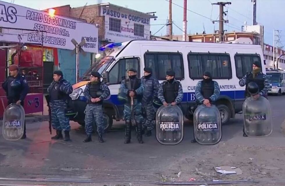 Megaoperativo en La Salada: 21 personas fueron detenidas, entre ellas tres policías