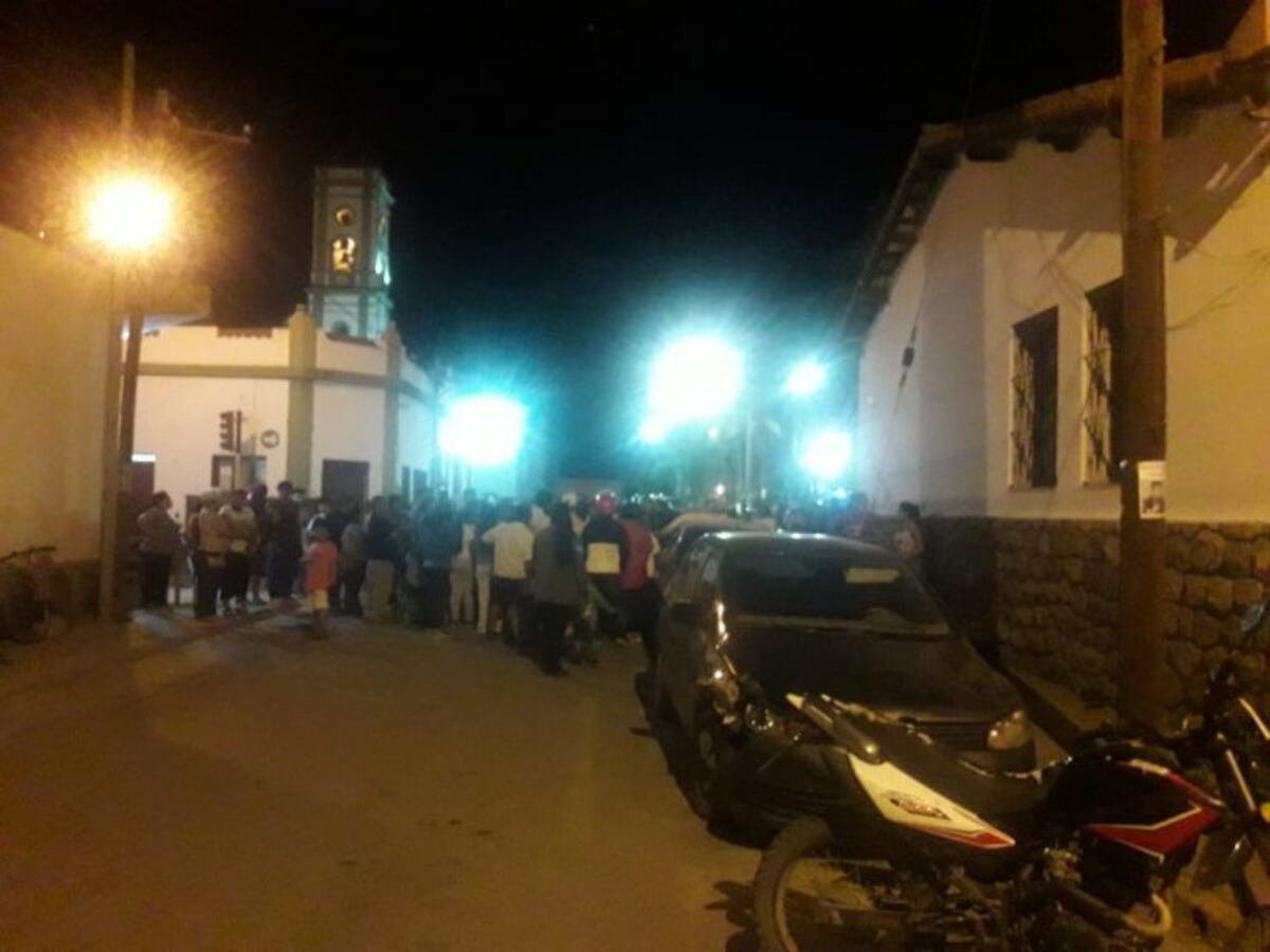 Familiares y vecinos de una niña abusada reclamaron ante las autoridades policiales por el hecho