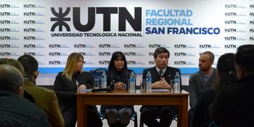 UTN San Francisco y autoridades en el lanzamiento del Programa Nexos 2