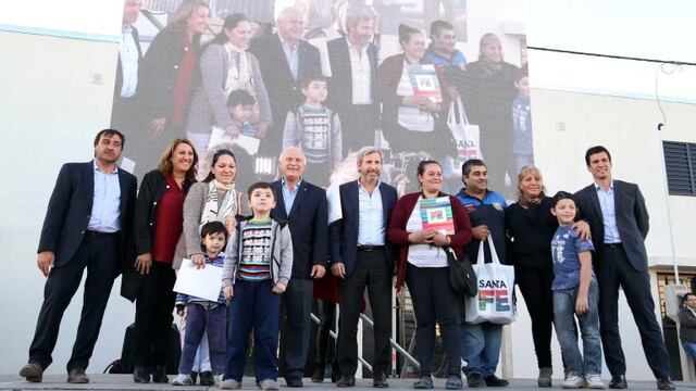 Frigerio, Fein y Lifschitz entregaron 244 viviendas en Rosario